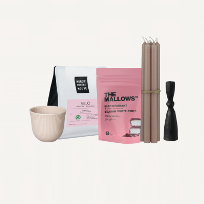 Coffee at home - gave med kaffe, sødt og interiør