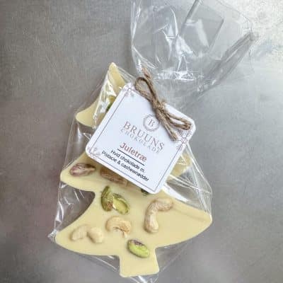 Juletræ, hvid chokolade med pistacie og cashewnødder - Bruuns Chokolade